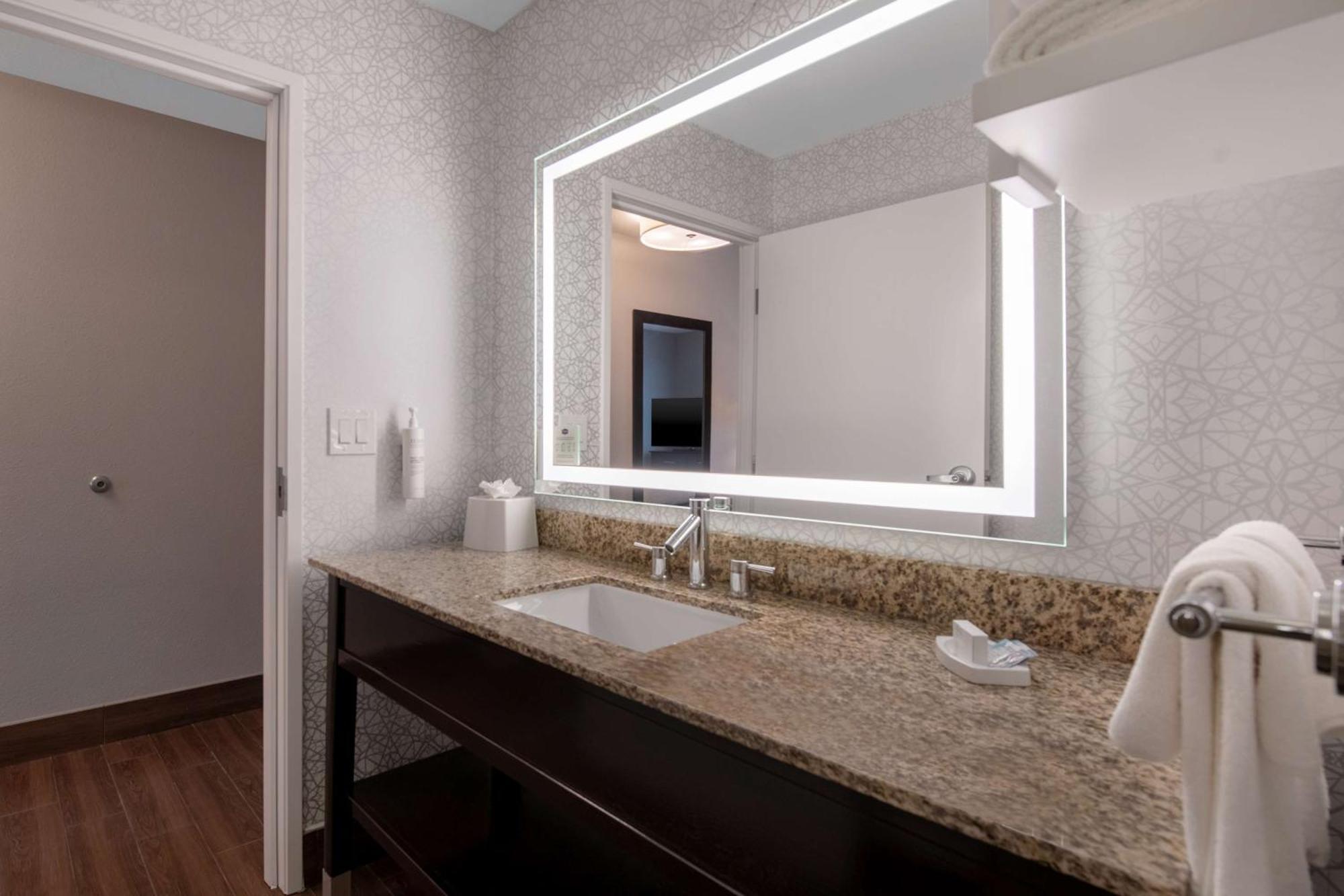 Hampton Inn & Suites Harvey Eksteriør bilde