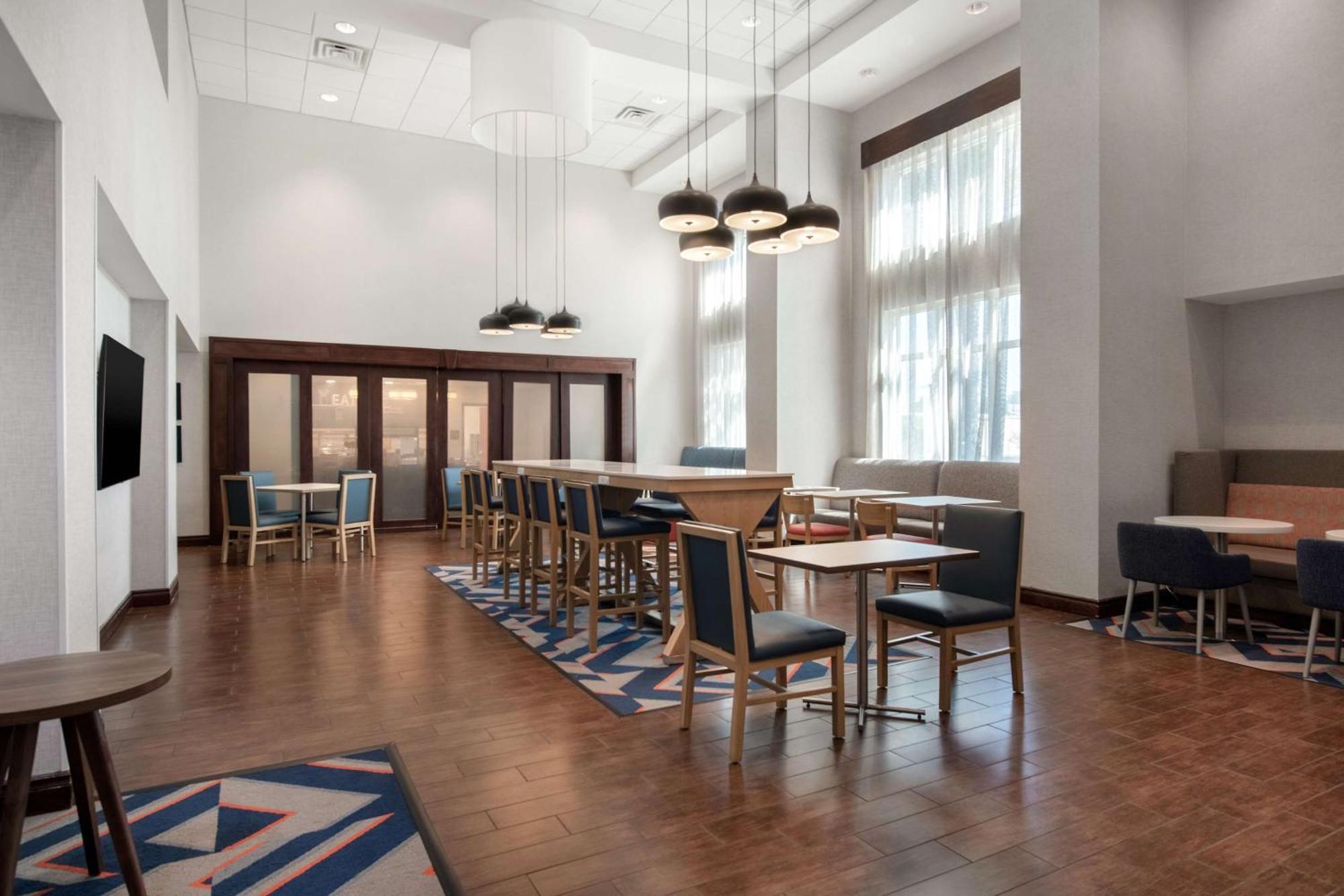 Hampton Inn & Suites Harvey Eksteriør bilde