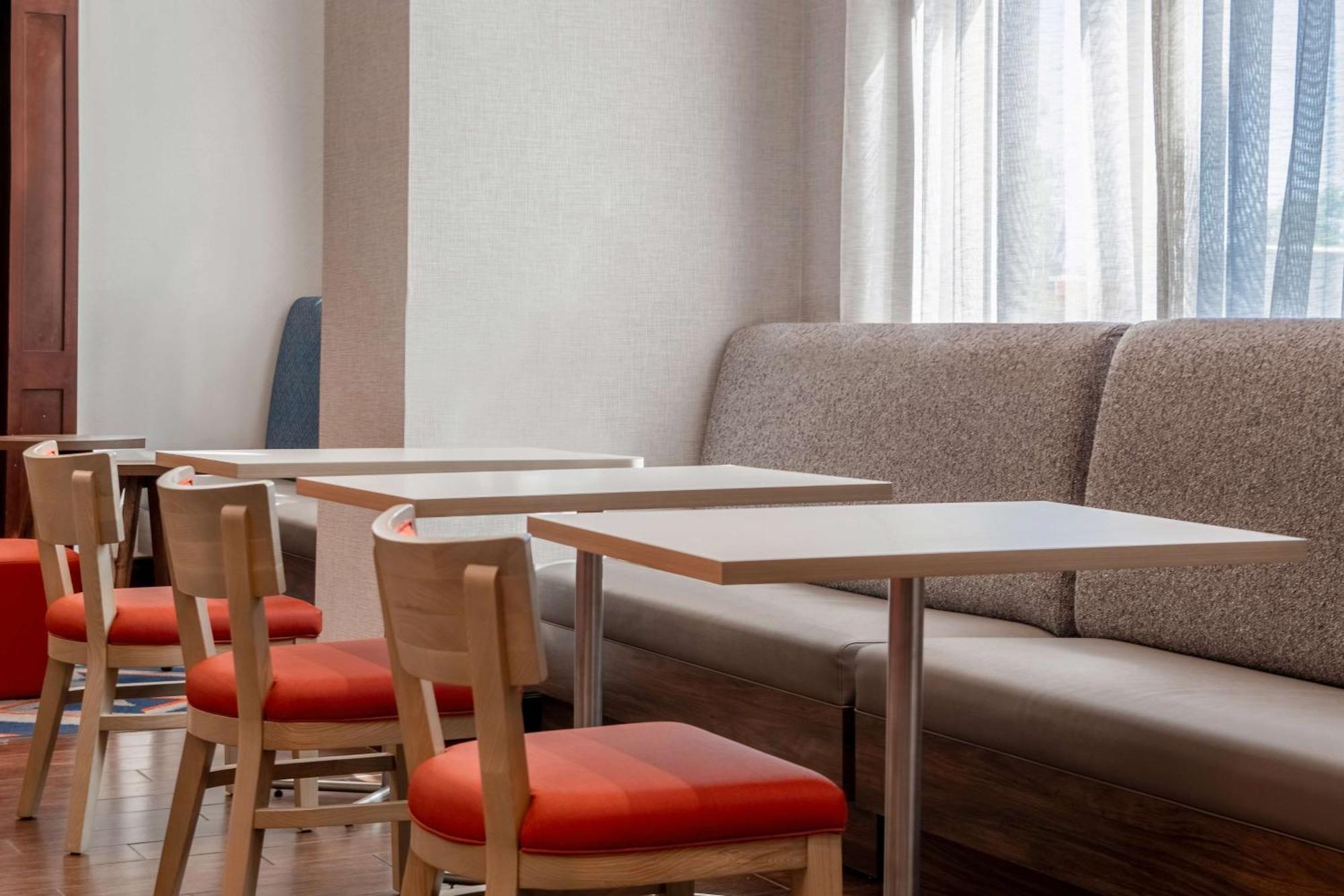 Hampton Inn & Suites Harvey Eksteriør bilde