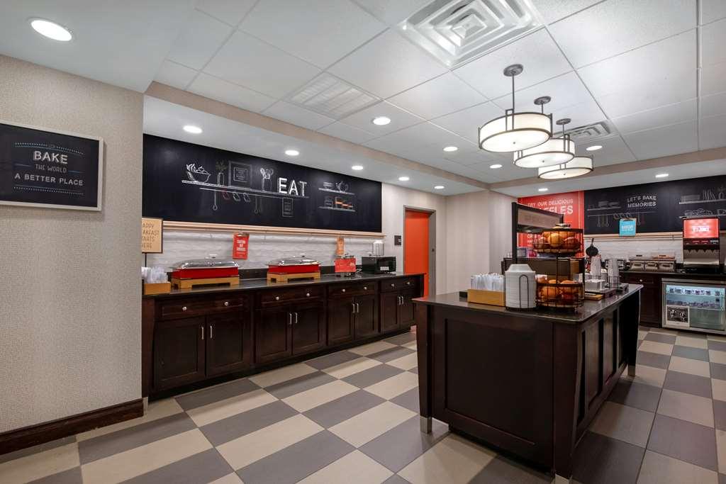 Hampton Inn & Suites Harvey Restaurant bilde